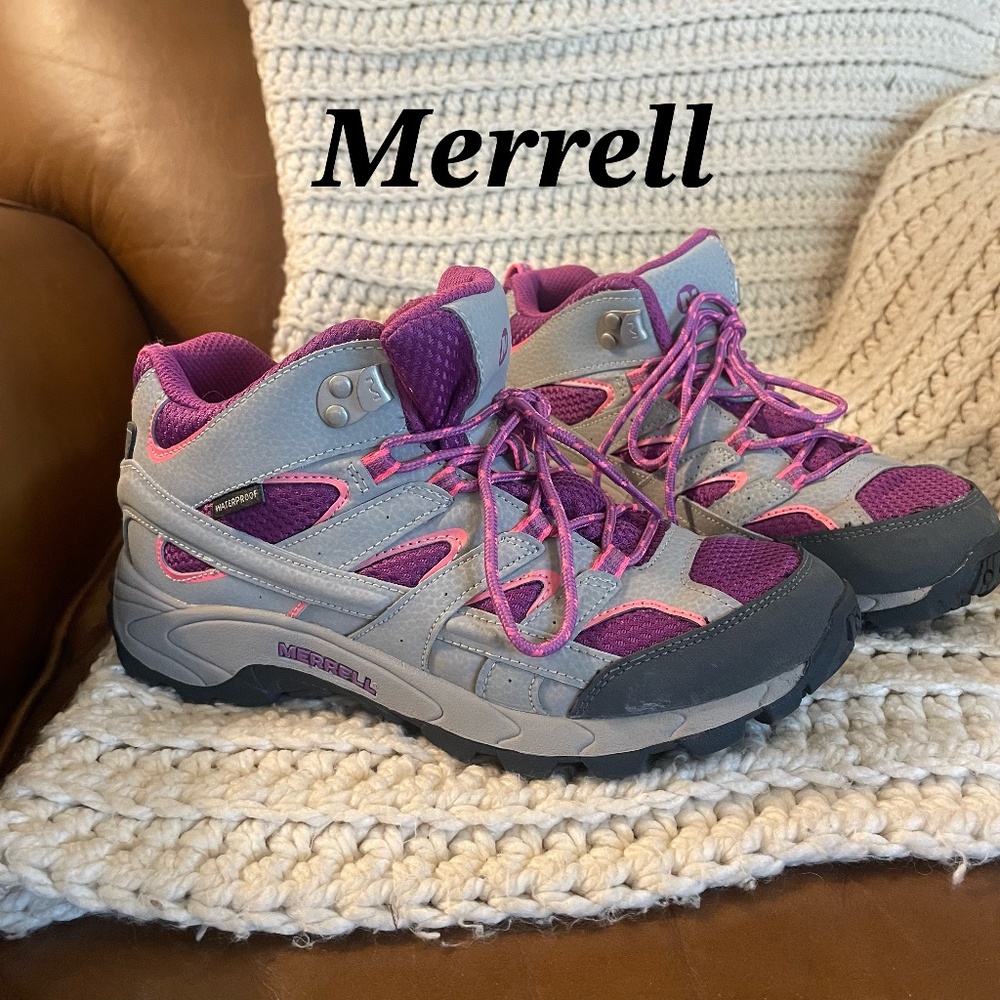 Merrell hiking shoes Size 5